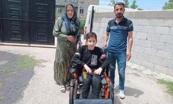 Spina bifida hastası Harun’a akülü sandalye
