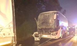 AK Partili seçmenleri taşıyan otobüs kaza yaptı: 22 yaralı