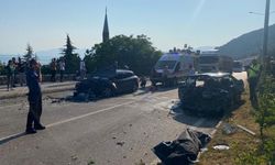 Isparta'da otomobiller çarpıştı: 1 ölü, 7 yaralı