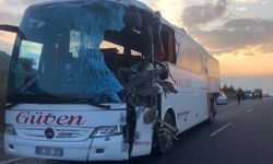 Tır otobüsle kafa kafaya çarpıştı: 2 ölü, 6’sı ağır 20 yaralı