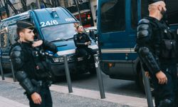 Fransa'da 17 yaşındaki genci vuran polis için 700 bin eurodan fazla bağış toplandı