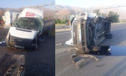 Van'da feci kaza! Minibüs elektrik direğine çarptı: 1 yaralı