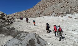 Küresel ısınmadan dolayı Süphan Dağı’ndaki birçok buzul eridi