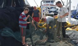 İzmir'de balıkçılar av sezonu için hazırlıklarını sürdürüyor