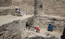 Arkeolog çiftin 7 yaşındaki kızı Mercan kazı ekibinin "mesai arkadaşı" oldu