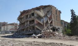 Malatya’da ağır hasarlı binaların yıkımlarına hız verildi