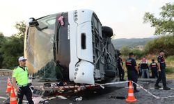 Tır otobüse çarptı: 6 ölü, 43 yaralı