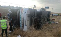 Yolcu otobüsü devrildi! 6 kişi öldü, 35 kişi yaralandı