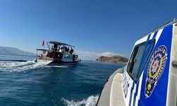 Van'da deniz polisi ekipleri 21 tekneyi denetledi
