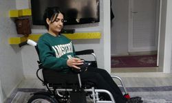 Engelli kadın akülü tekerlekli sandalyesine kavuştu