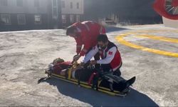 Van'da trafik kazasında yaralanan hasta ambulans helikopterle hastaneye ulaştırıldı