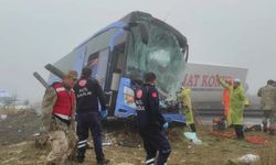 Yolcu otobüsü ile 2 tır çarpıştı: 1 ölü, 15 yaralı