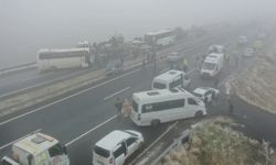 Zincirleme trafik kazasında 19 kişi yaralandı