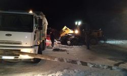 Van'da kar nedeniyle yolda kalan araçlar kurtarıldı