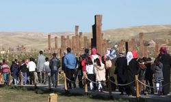 Bitlis'teki Selçuklu mezarlığına ziyaretçi akını