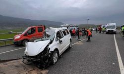 Gaziantep’te kamyonet ile hafif ticari araç çarpıştı: 3 yaralı