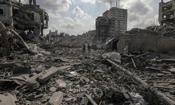 İsrail, sivillerin sığındığı binaya saldırdı: 3’ü çocuk 10 ölü