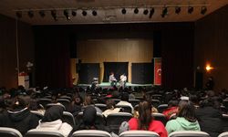 İpekyolu’nda “Nefes Mehmet Akif” tiyatro oyununa yoğun ilgi