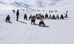 Van’da 60 öğrenci kayakla buluşturuldu