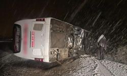 Bingöl'de yolcu otobüsünün devrildiği kazada 16 kişi yaralandı