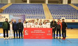 İpekyolu’nun kız basketbol takımlarından büyük başarı