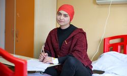 Van'da lösemi tedavisi gören İlayda hastane odasında üniversite sınavına hazırlanıyor
