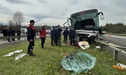 Yolcu otobüsü kaza yaptı: 17 yaralı