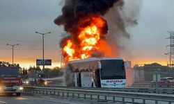 Ümraniye’de iki yolcu otobüsü yandı
