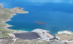 Türkiye'nin ilk yüzer güneş enerjisi santrali, elektrik üretimine başlıyor