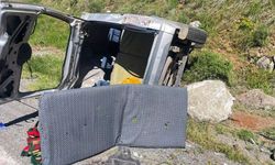 Van'da bir araç şarampole yuvarlandı: 6 yaralı!