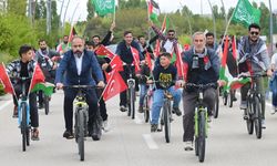 Van'da akademisyen ve öğrenciler İsrail'in saldırılarını protesto etmek için pedal çevirdi