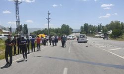 Van'da otomobille hafif ticari araç çarpıştı: 8 yaralı