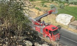 Hakkari-Van kara yolu yakınında anız yangını