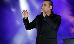 Sanatçı Ferhat Göçer konserde açıkladı: Rekor Van'da