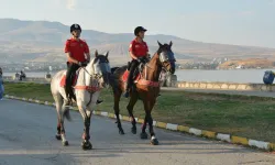 Van Atlı Polisleri Bitlis'te Vatandaşlarla Buluştu!