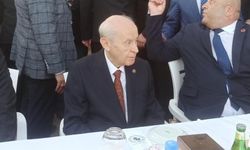 Devlet Bahçeli, Van Gölü'nü izleyip günün yorgunluğunu attı