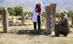 Van Gölü'nden çıkarılan Selçuklu mezar taşları ait oldukları yere taşındı