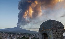 Etna Yanardağı lav püskürtmeye başladı