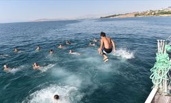 Van Gölü'nün Suyu Vücuda Şifadır: Ahlat'ta Sabah Sporunun Yeni Trendi !