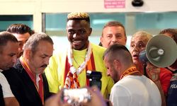 Victor Osimhen, Galatasaray için İstanbul'a geldi