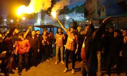 Van'da Galatasaraylı taraftarların derbi coşkusu