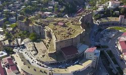 Bitlis Kalesi kazısında 1500’lü yıllara ait su şebekesi bulundu