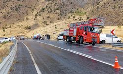 Hakkari-Van kara yolunda araç devrildi! 1 yaralı