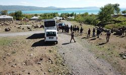 Van'da Tırın Dorsesindeki Saman Balyaları Arasında 36 Düzensiz Göçmen Yakalandı!