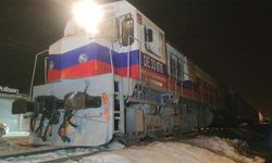 Van'da yük treni otomobile çarptı!