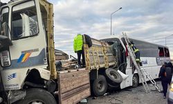 Yolcu otobüsünün karıştığı trafik kazasında 2 kişi öldü, 18 kişi yaralandı