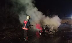 Van'da  kaza yapan araç alev alev yandı