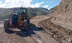 Van'da yol ve altyapı çalışmaları sürüyor