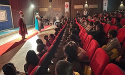 Gürpınarlı çocuklar tiyatroyla buluştu