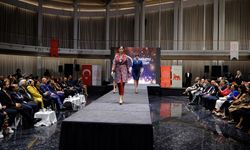 Van'da geleneksel defile! Tarihi motifler podyumda